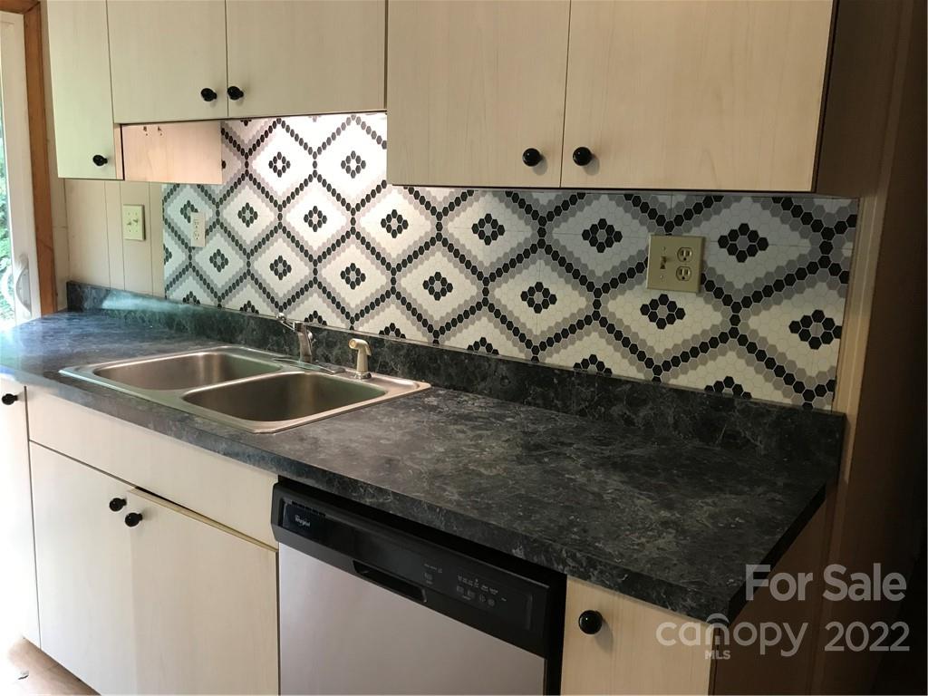 415 Russell Cove Road Waynesville, NC 28785 - Photo 8 of 22 Gallery Image 8