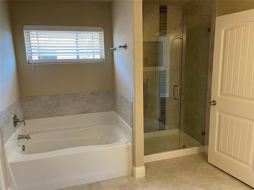 634 Nolan Drive Sherman, TX 75092 - Photo 12 of 18 a bathroom with a bathtub and shower