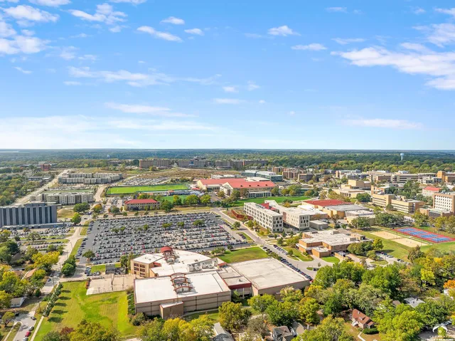 $489,900 | 1729 Mississippi Street, Lawrence, KS 66044