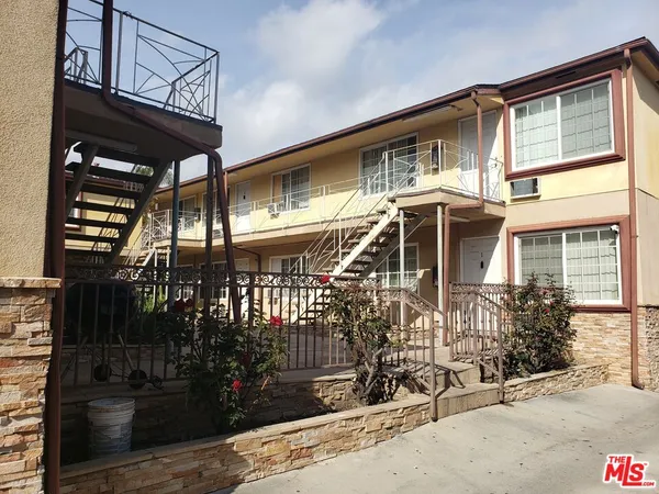 $2,995,000 | 6649 Sepulveda Boulevard, Van Nuys, CA 91411