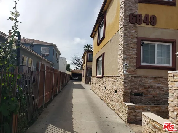 $2,995,000 | 6649 Sepulveda Boulevard, Van Nuys, CA 91411
