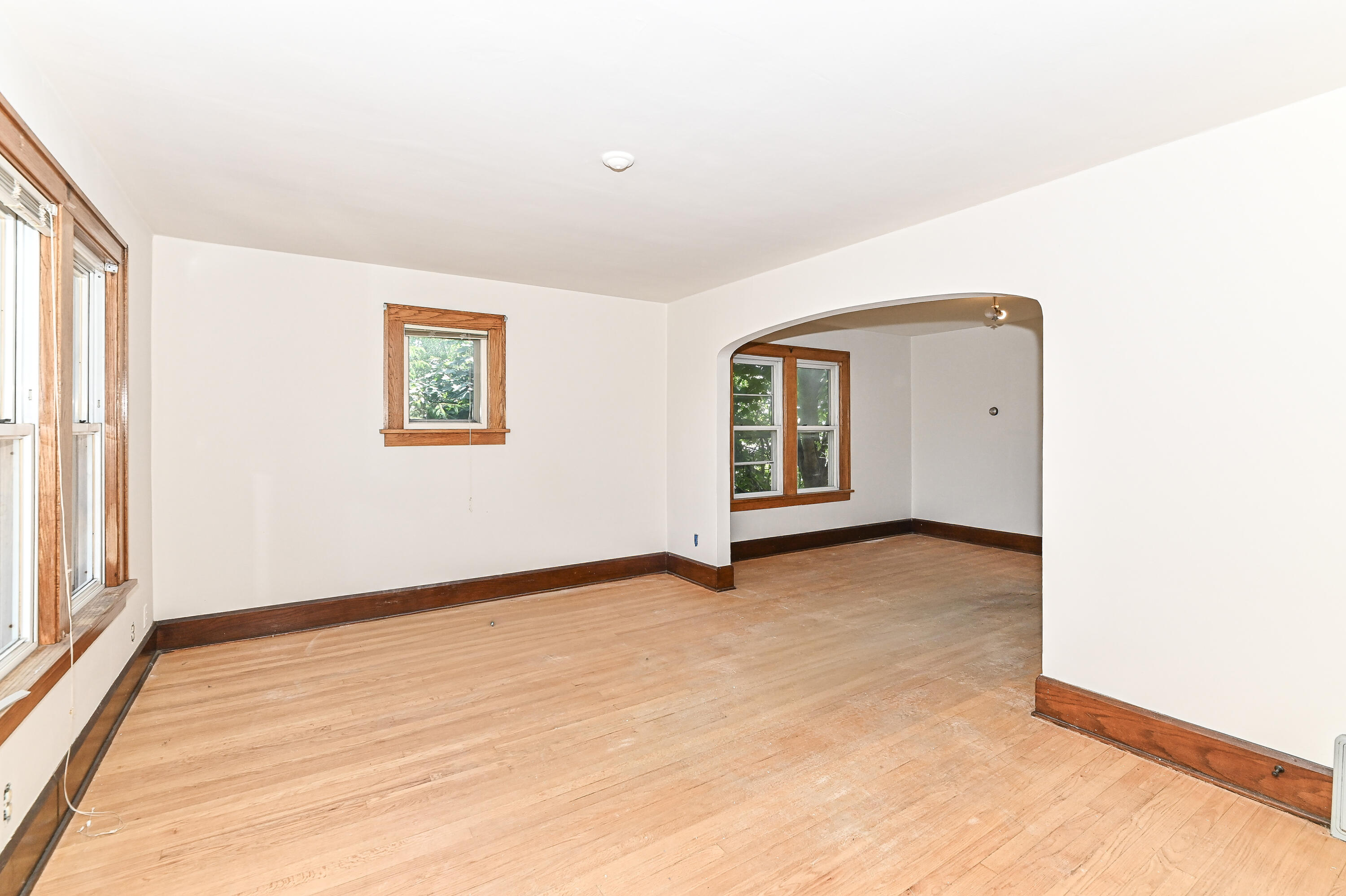 3340 10th Avenue Racine, WI 53402 - Photo 5 of 38 7