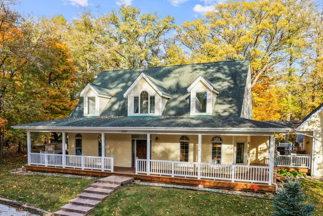 front view of house with a yard