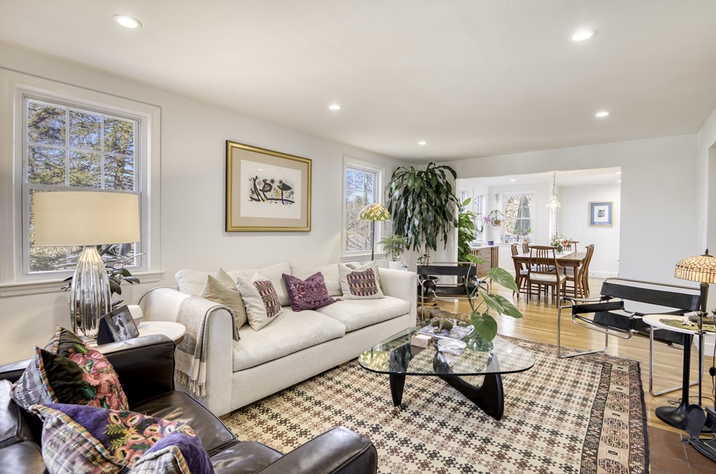 43 Robinhood Road Winchester, MA 01890 - Photo 13 of 39 Gallery Image 13