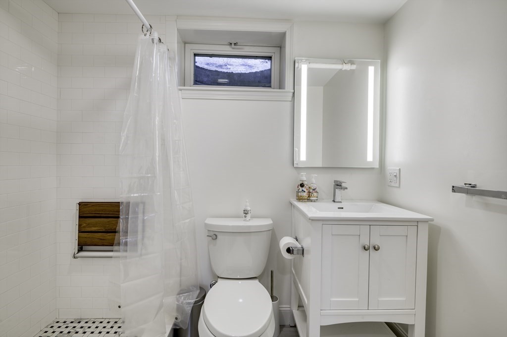 43 Robinhood Road Winchester, MA 01890 - Photo 31 of 39 Gallery Image 31