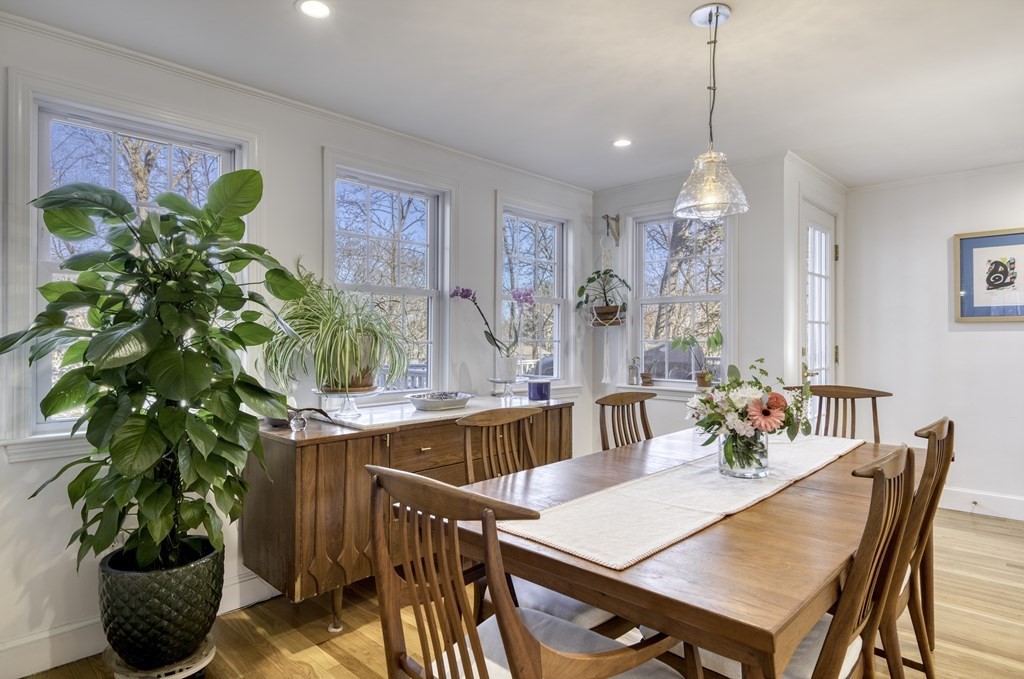 43 Robinhood Road Winchester, MA 01890 - Photo 8 of 39 Gallery Image 8