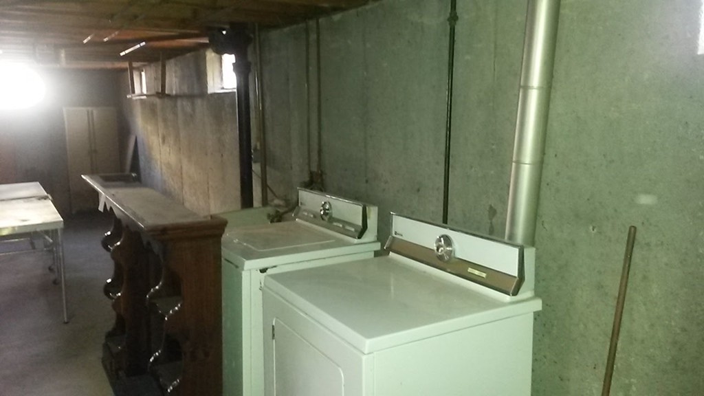 65 Timber Lane Springfield, MA 01119 - Photo 24 of 28 a bathroom with a sink and mirror