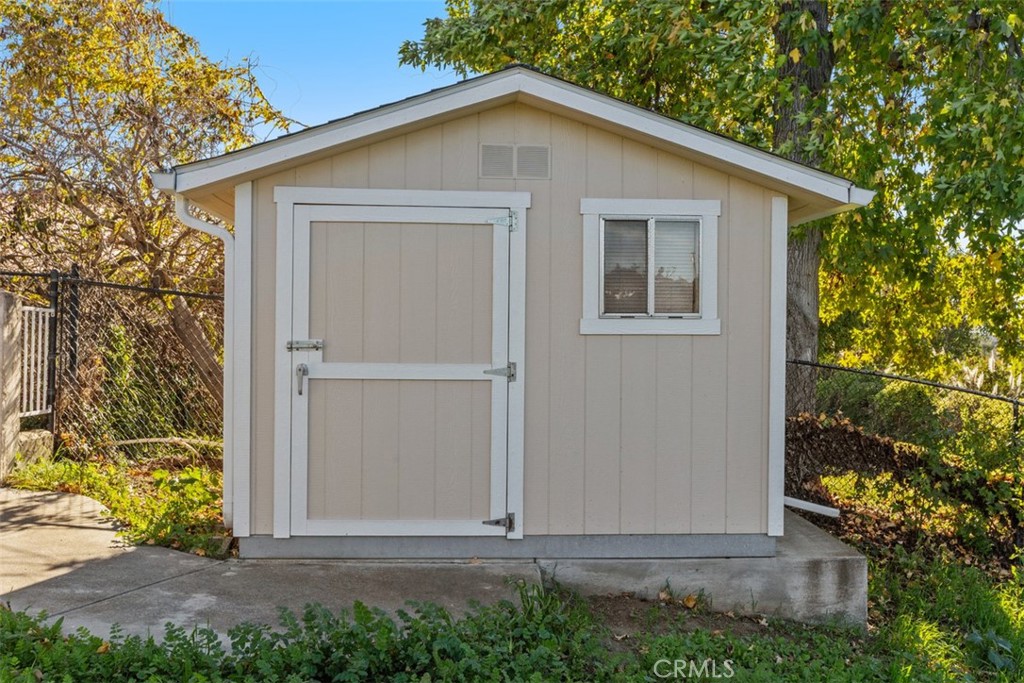 1765 Armadale Road Fallbrook, CA 92028 - Photo 36 of 45 front view of a house and a yard