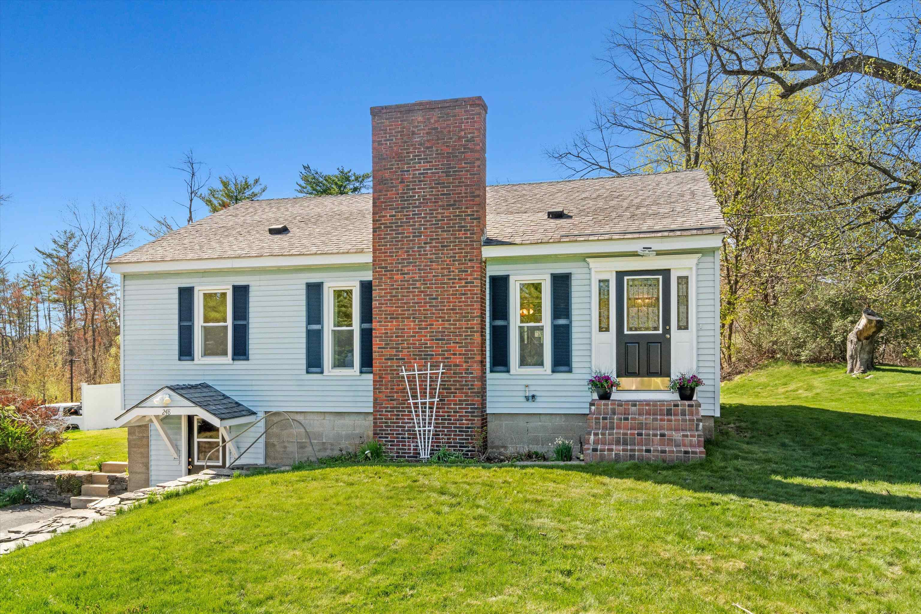248 Rockingham Road Auburn, NH 03032 - Photo 2 of 57