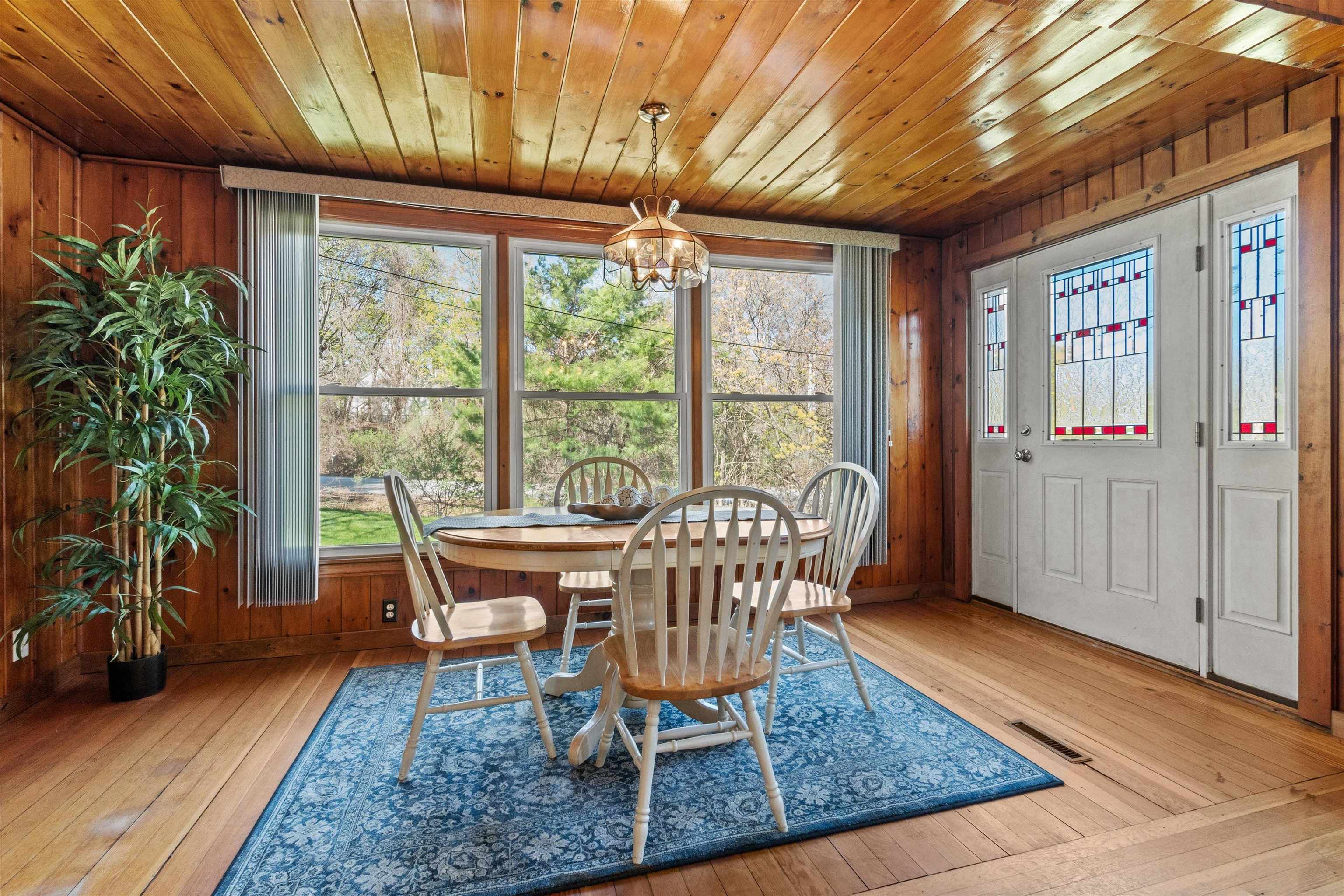 248 Rockingham Road Auburn, NH 03032 - Photo 4 of 57