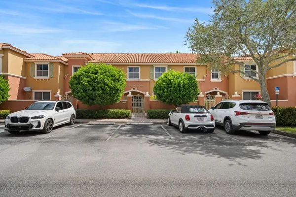 $2,500 | 717 Southwest 107th Avenue, Unit 2203, Pembroke Pines, FL 33025