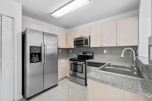$2,500 | 717 Southwest 107th Avenue, Unit 2203, Pembroke Pines, FL 33025