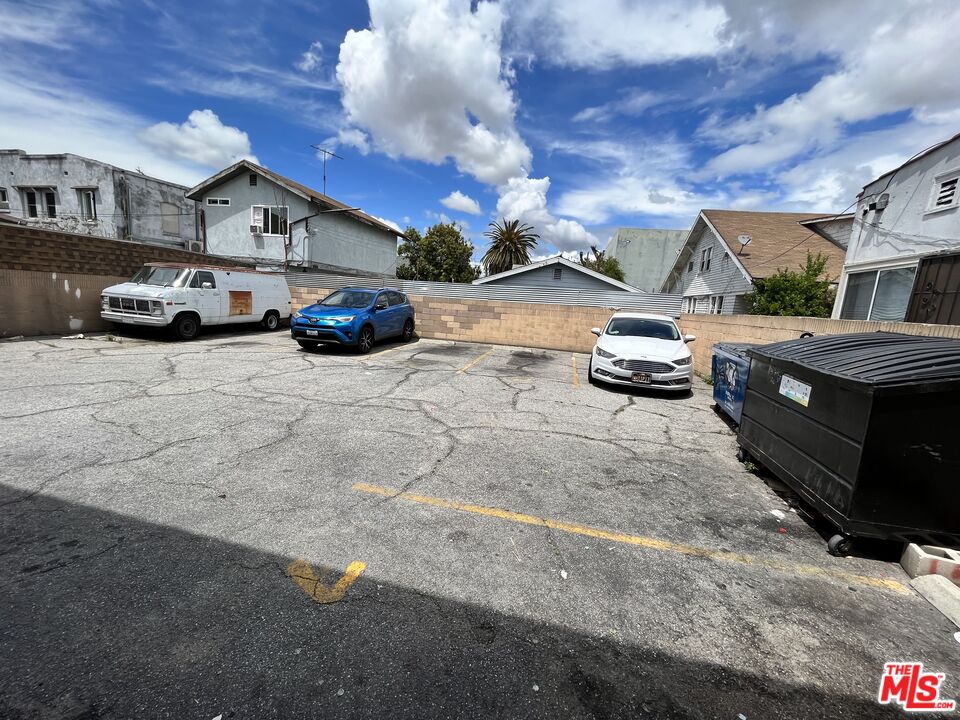 1375 West 20th Street Los Angeles, CA 90007 - Photo 4 of 4 a car parked in front of a building