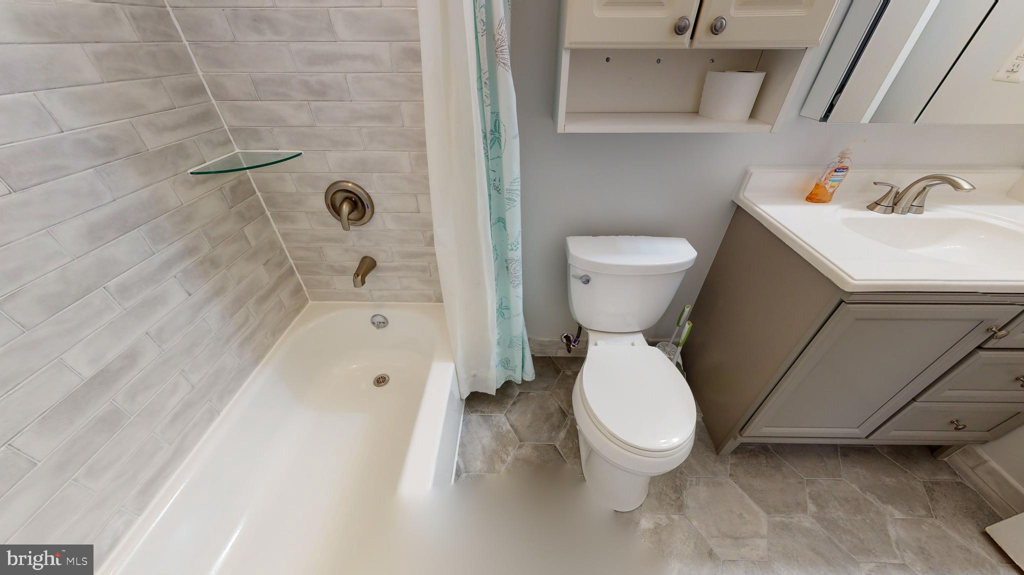 6103 Ronna Circle Waldorf, MD 20601 - Photo 24 of 37 Hall bath