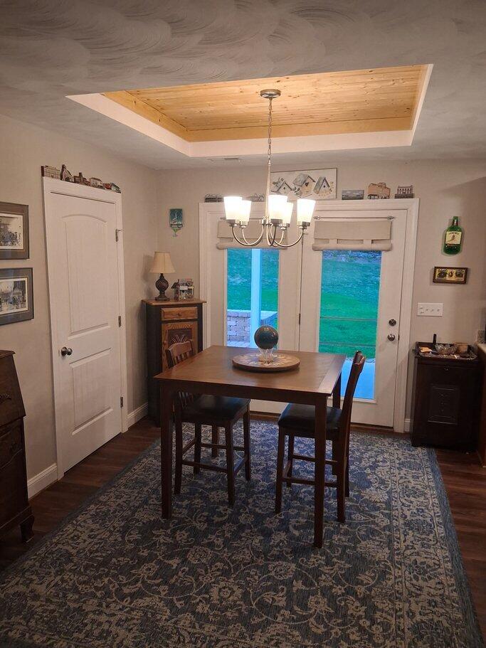 2348 East Ruritan Road Roanoke, VA 24012 - Photo 18 of 31 a view of a dining room with furniture and window