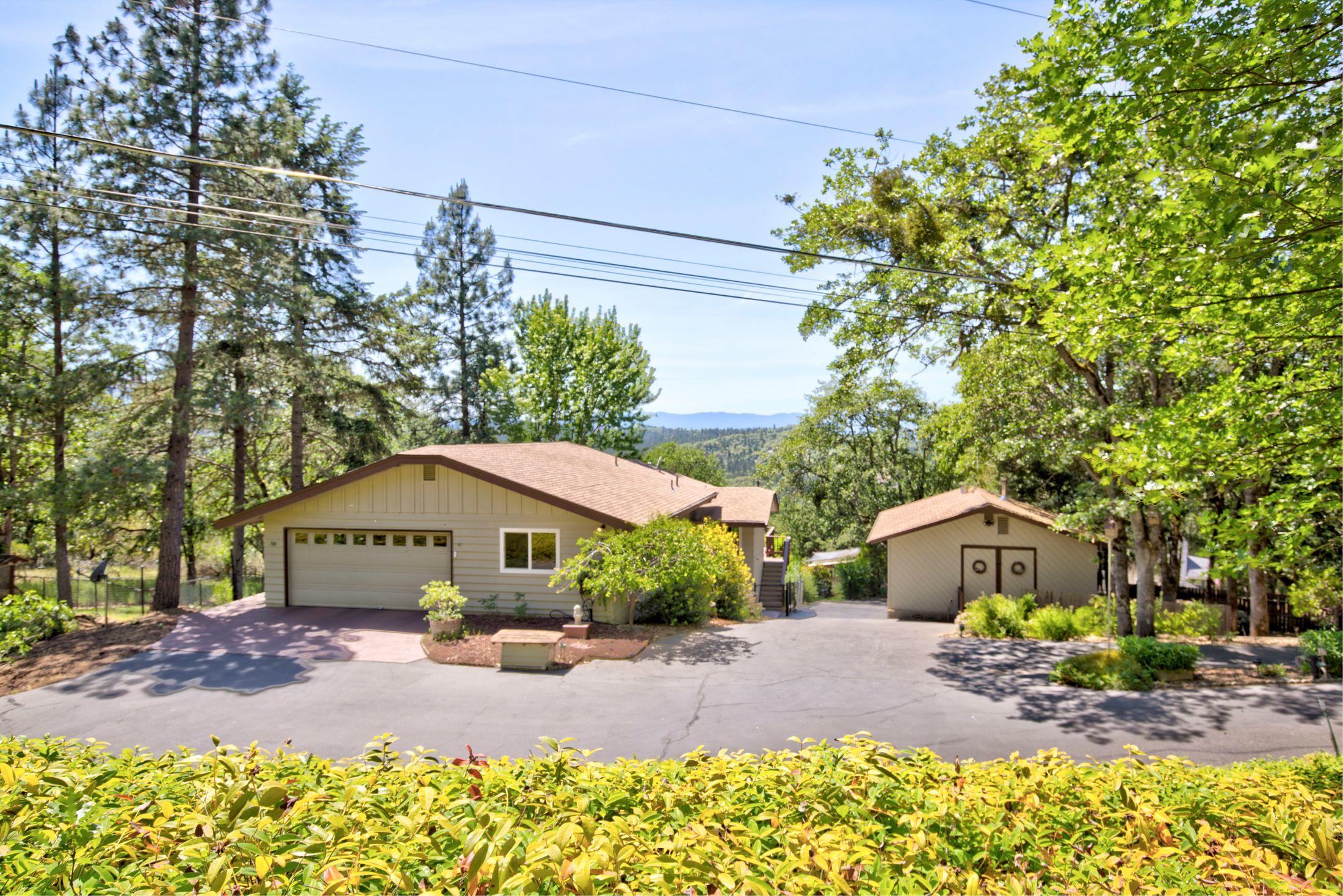 700 Trollview Road Grants Pass, OR 97527 - Photo 2 of 30 Beautiful view property