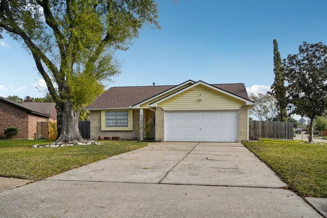 $260,000 | 4111 Woodhampton Drive, Pasadena, TX 77505