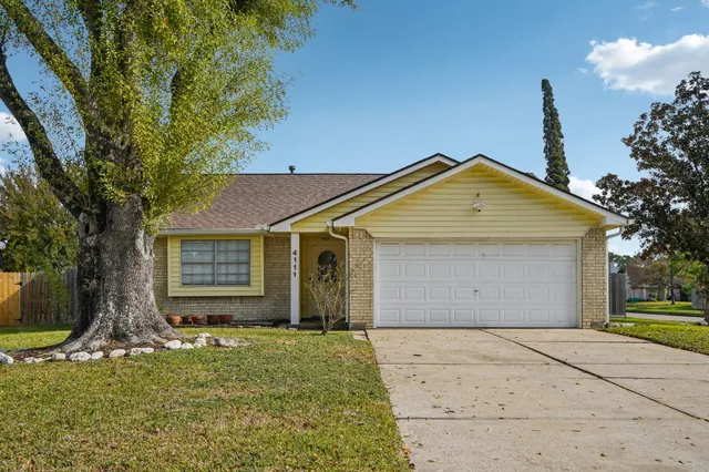 $260,000 | 4111 Woodhampton Drive, Pasadena, TX 77505