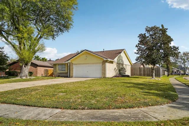 $260,000 | 4111 Woodhampton Drive, Pasadena, TX 77505