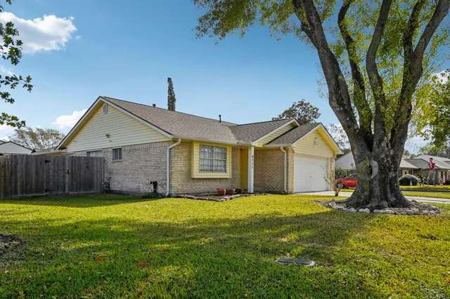 $260,000 | 4111 Woodhampton Drive, Pasadena, TX 77505