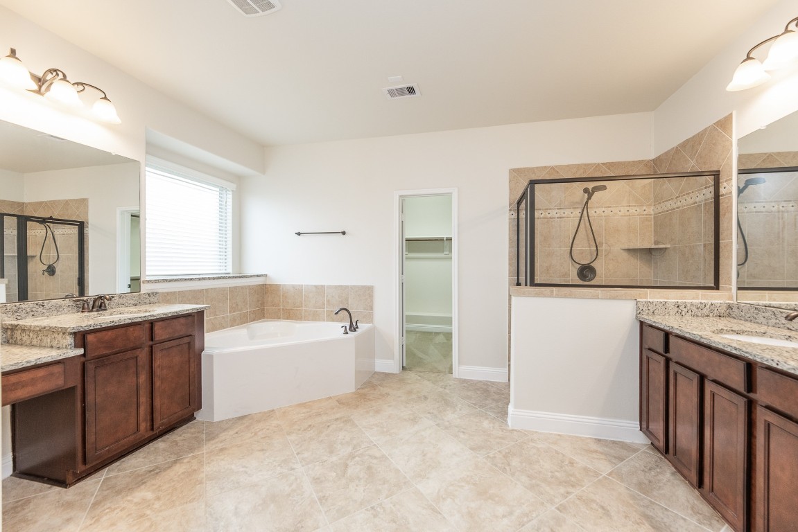 4715 Coldstream Court Sugar Land, TX 77479 - Photo 30 of 49 Primary Bathroom