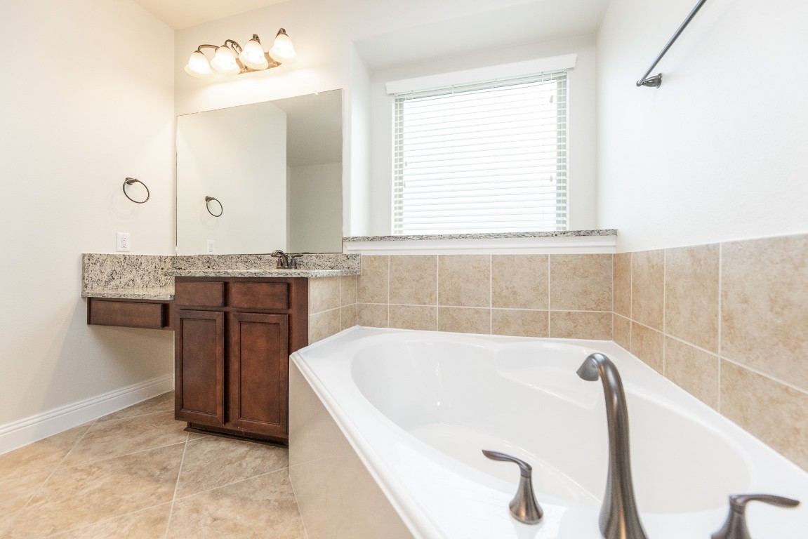 4715 Coldstream Court Sugar Land, TX 77479 - Photo 31 of 49 Primary Bathroom