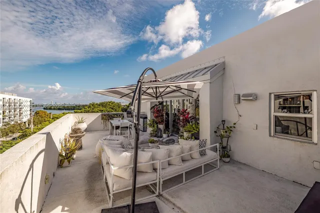 a view of a livingroom with furniture