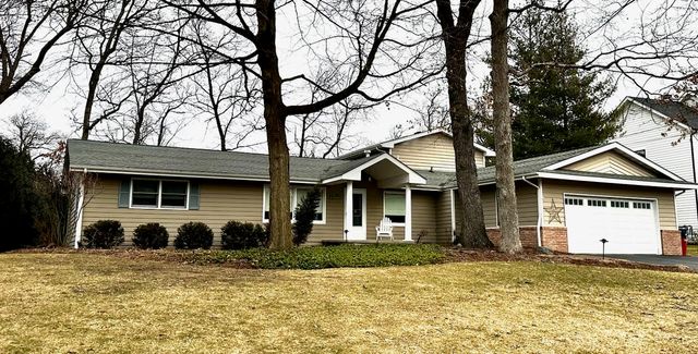 212 Pottawatomi Drive, Fontana, WI 53125