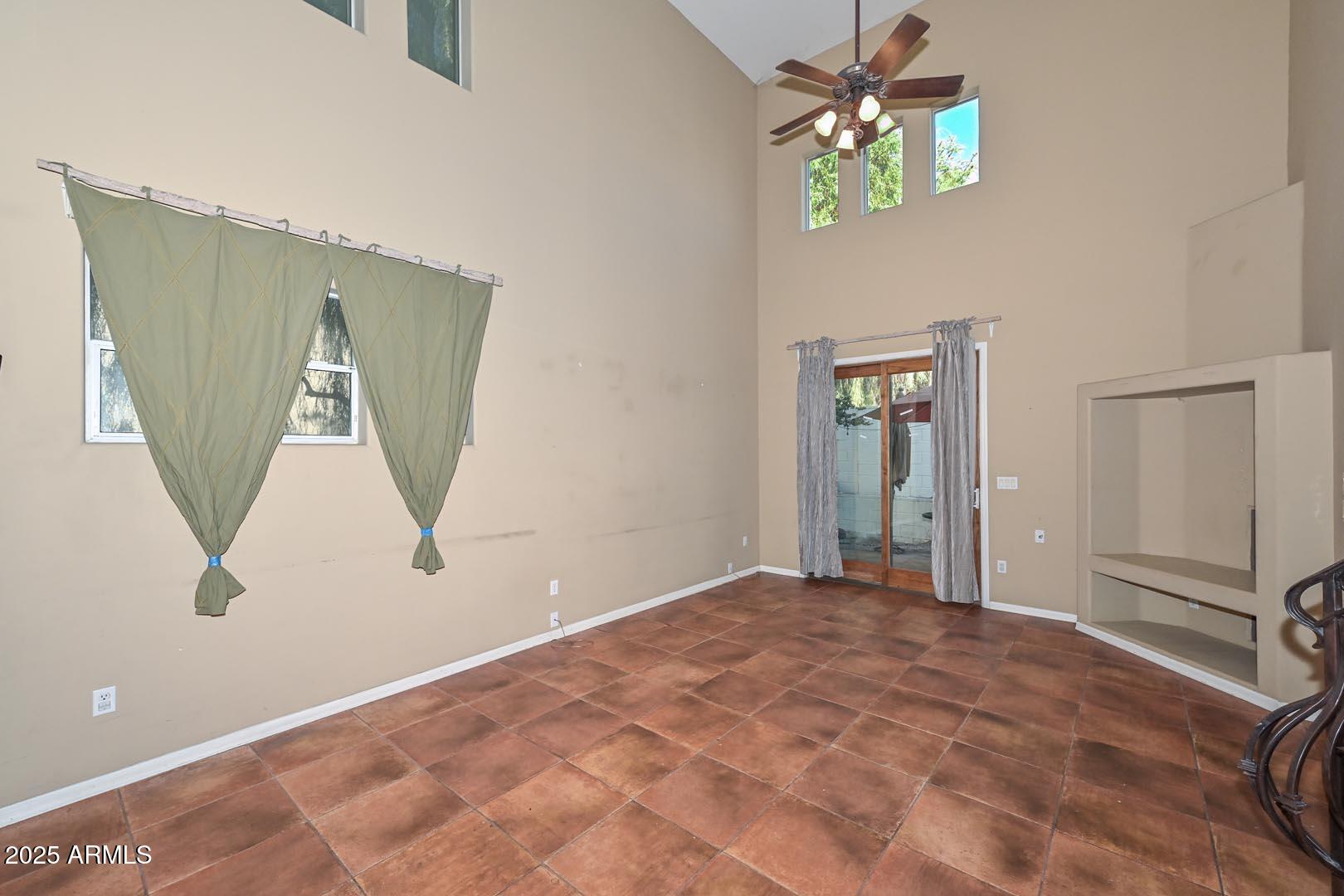 1750 East Ocotillo Road, Unit 18 Phoenix, AZ 85016 - Photo 24 of 44 Great Room2