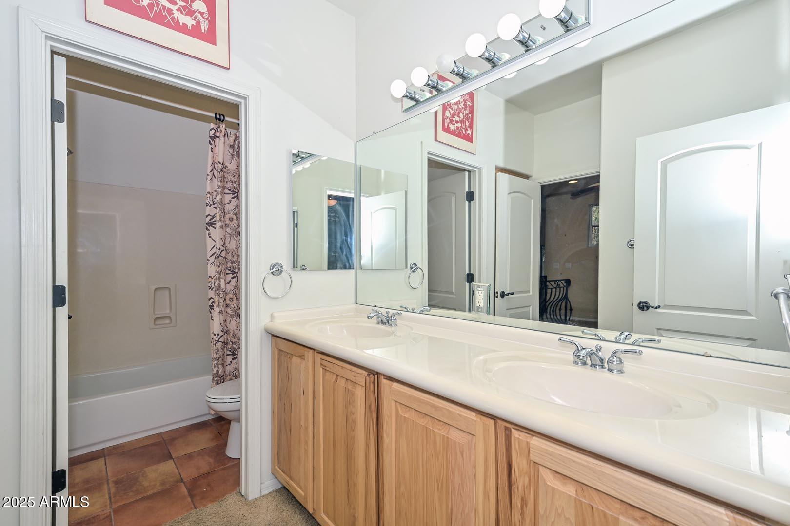 1750 East Ocotillo Road, Unit 18 Phoenix, AZ 85016 - Photo 26 of 44 Hall Bath