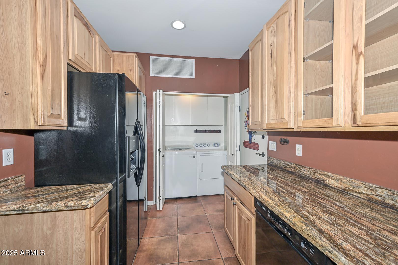 1750 East Ocotillo Road, Unit 18 Phoenix, AZ 85016 - Photo 27 of 44 Kitchen-Laundry