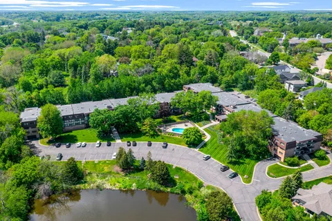 $330,000 | 205 Barry Avenue South, Unit 117, Wayzata, MN 55391