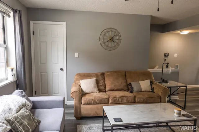 $250,000 | 9206 Eager Road, Brentwood, MO 63144