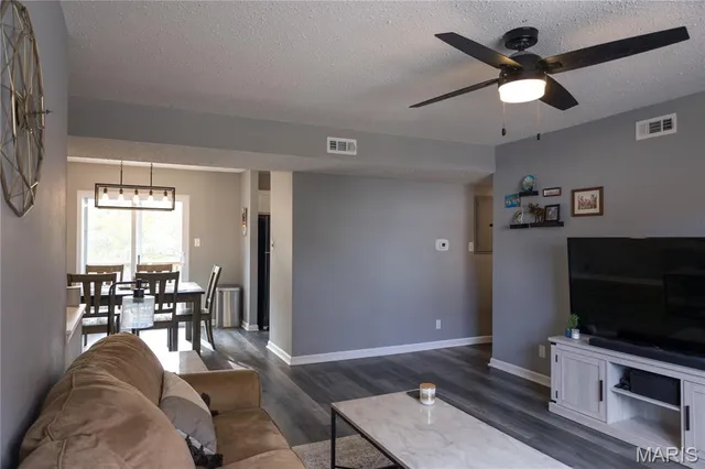 $250,000 | 9206 Eager Road, Brentwood, MO 63144