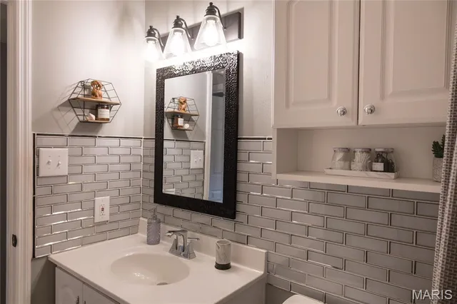 $250,000 | 9206 Eager Road, Brentwood, MO 63144