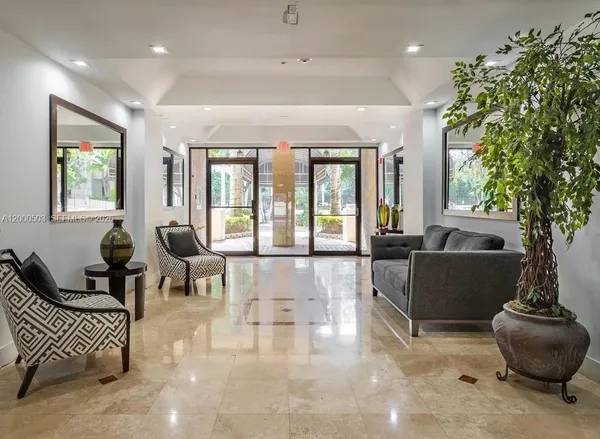 $2,800 | 2715 Tigertail Avenue, Unit 204, Miami, FL 33133