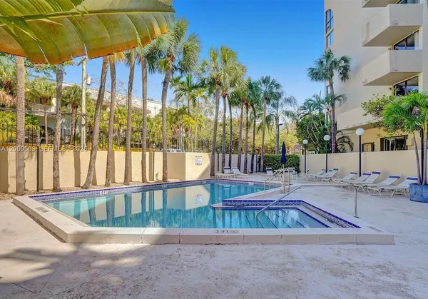 $2,800 | 2715 Tigertail Avenue, Unit 204, Miami, FL 33133