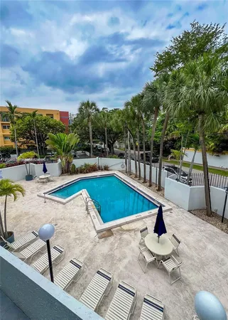 $2,800 | 2715 Tigertail Avenue, Unit 204, Miami, FL 33133