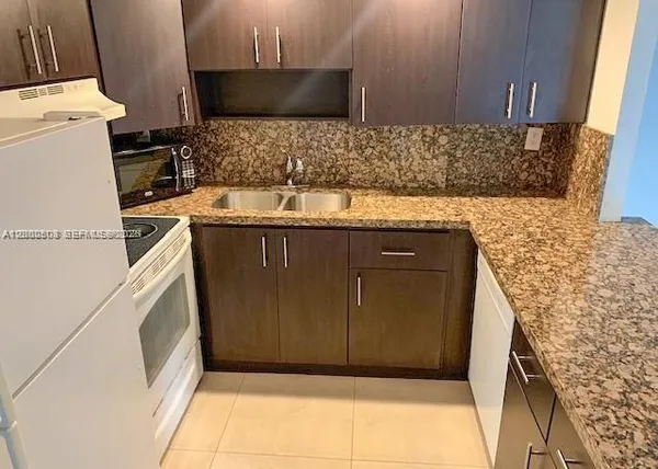 $2,800 | 2715 Tigertail Avenue, Unit 204, Miami, FL 33133