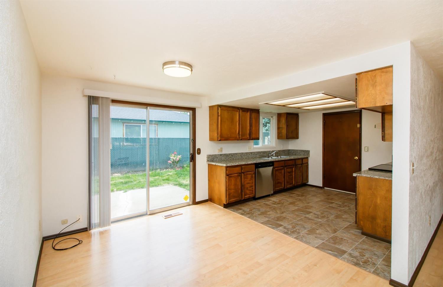 2894 Lone Pine Road Medford, OR 97504 - Photo 7 of 26 Additional Photo