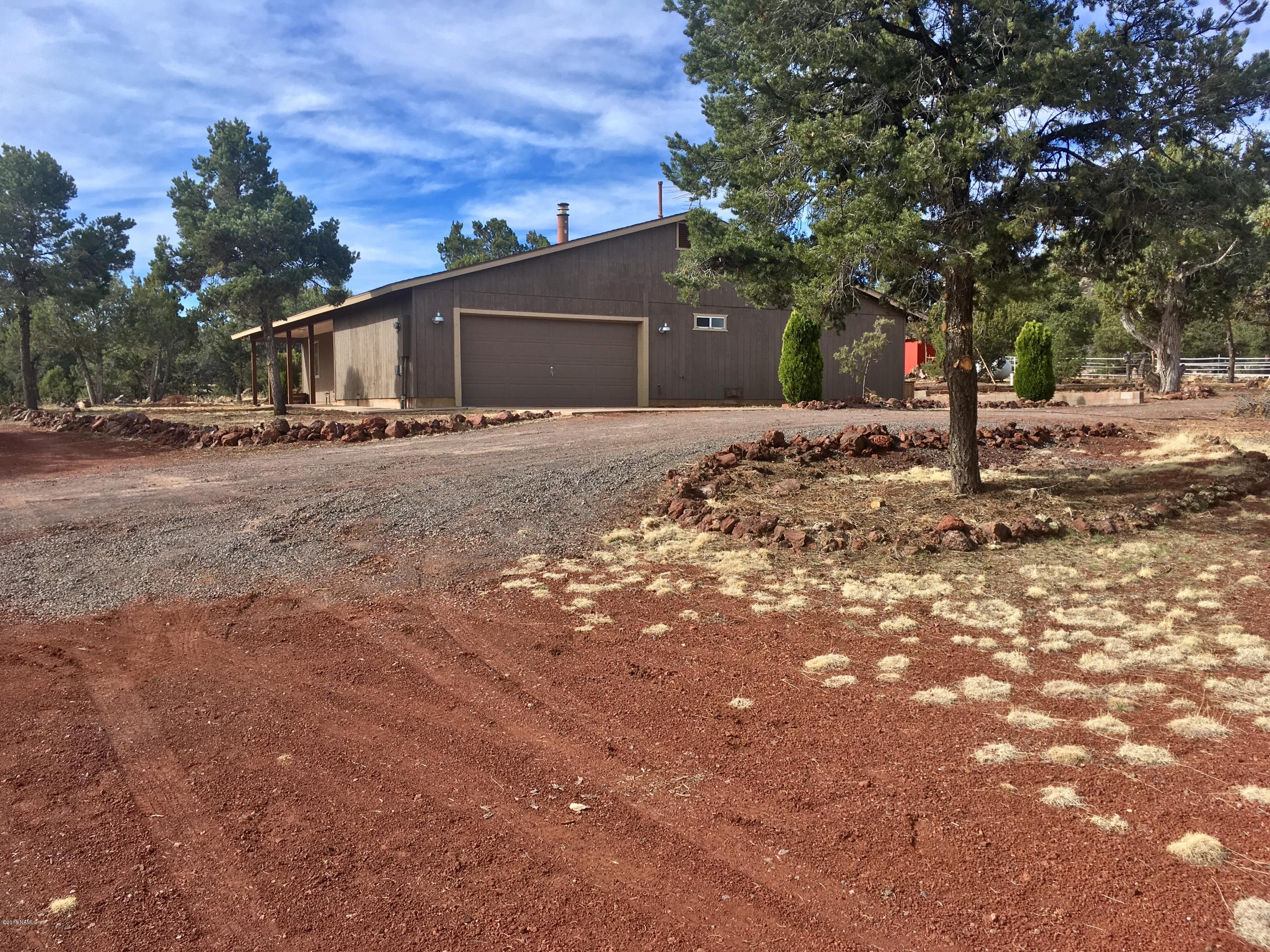 164 West Flushing Quail Road Williams, AZ 86046 - Photo 4 of 35 driveway to house