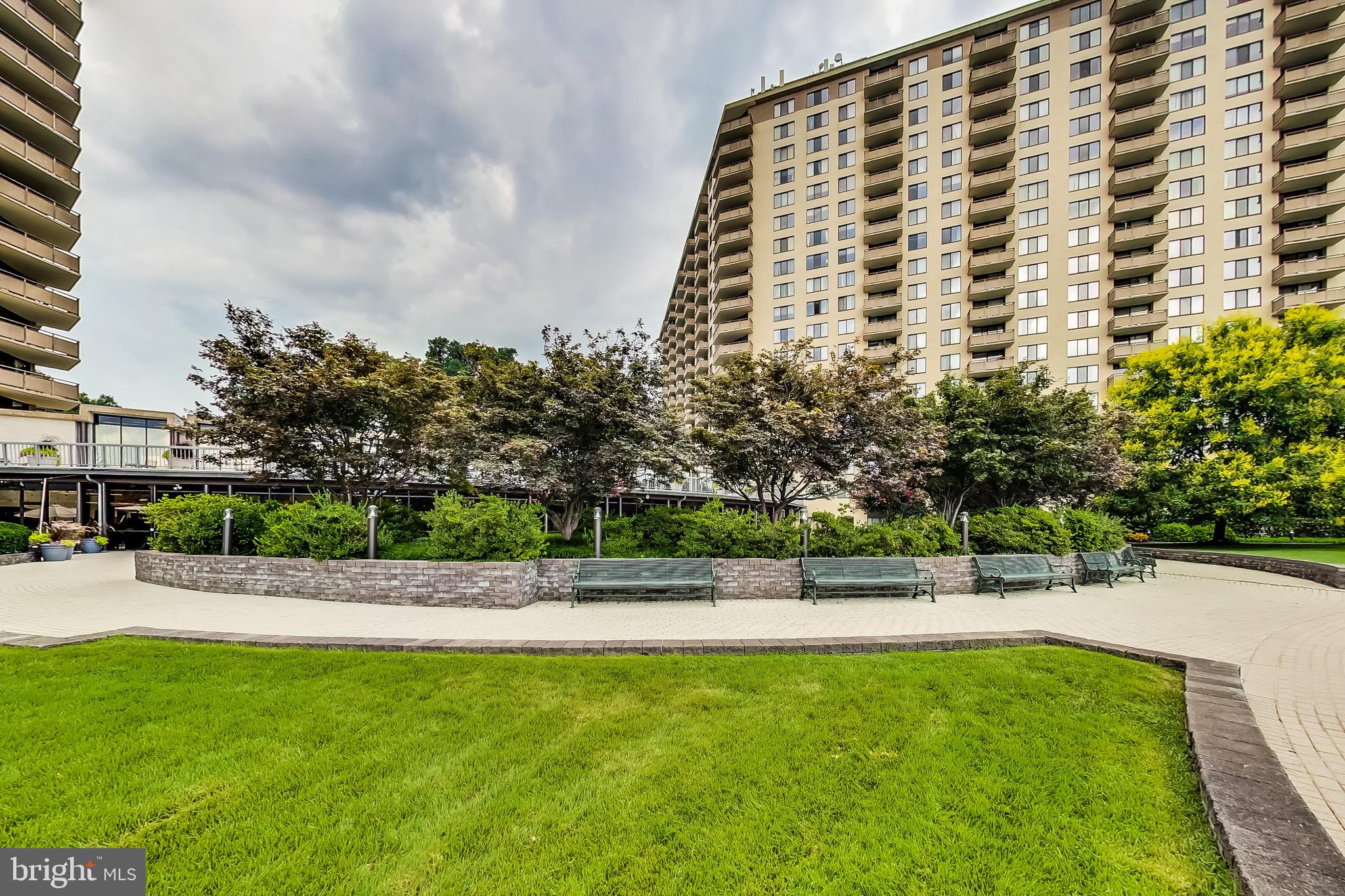 5225 Pooks Hill Road, Unit 220N Bethesda, MD 20814 - Photo 26 of 51 Gardens- walkways