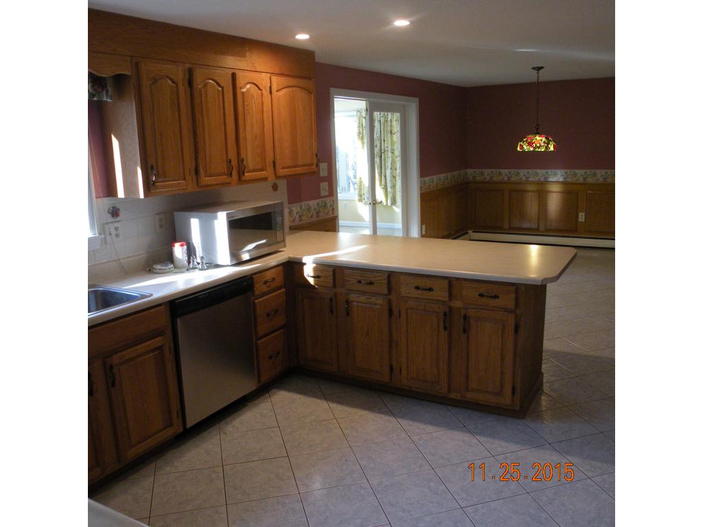 44 Schaefer Circle Hudson, NH 03051 - Photo 15 of 36