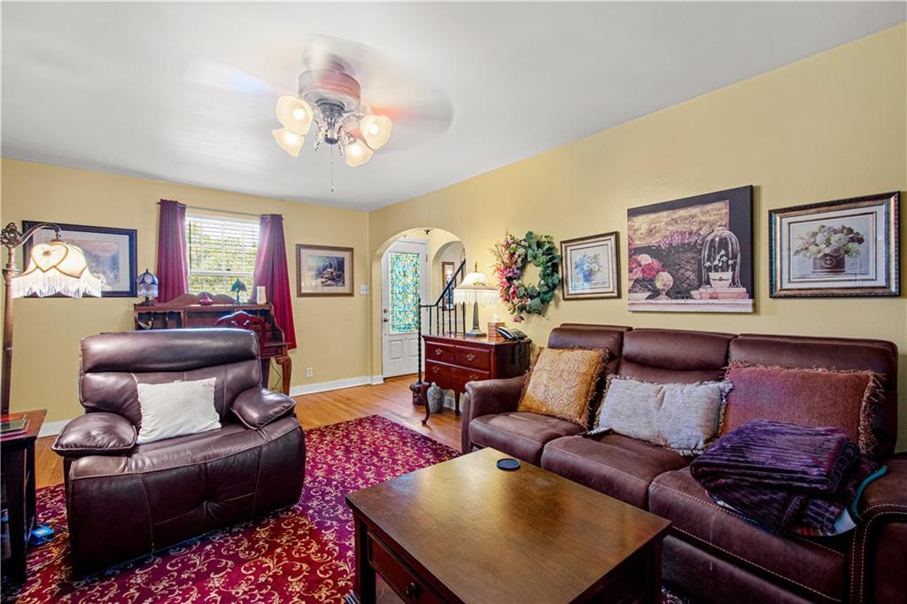 4703 Rolling Hills Road Pittsburgh, PA 15236 - Photo 5 of 29 Gallery Image 5