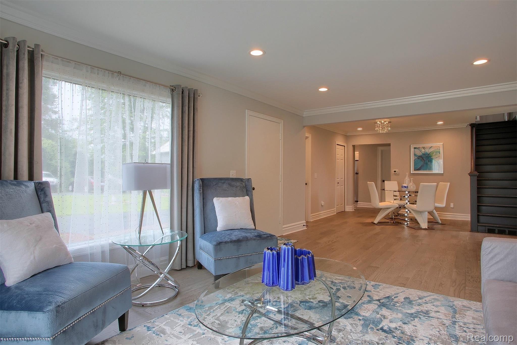 3892 Alida Avenue Rochester, MI 48309 - Photo 6 of 27 6-Great Room 3rd View.jpg