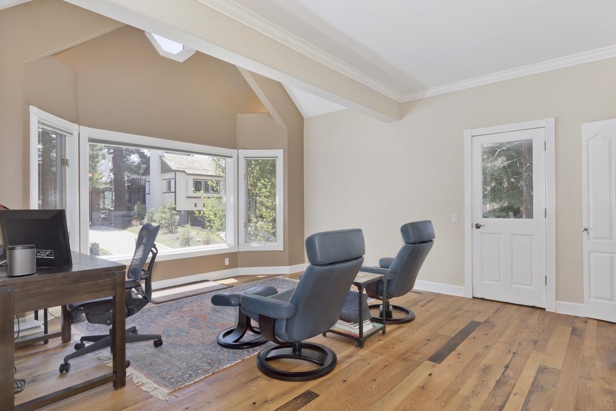 286 Ridge Way Mammoth Lakes, CA 93546 - Photo 19 of 50 Gallery Image 19