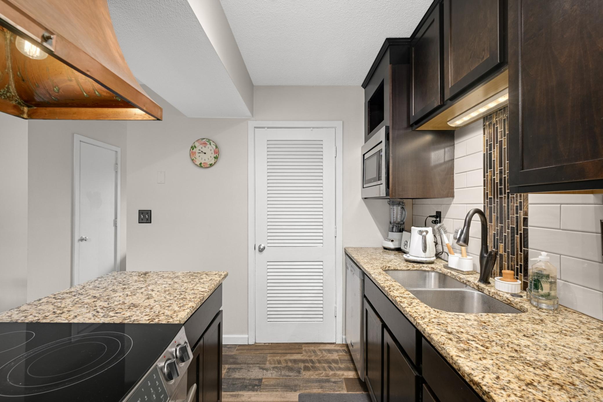 6373 Barrie Road Edina, MN 55435 - Photo 13 of 36