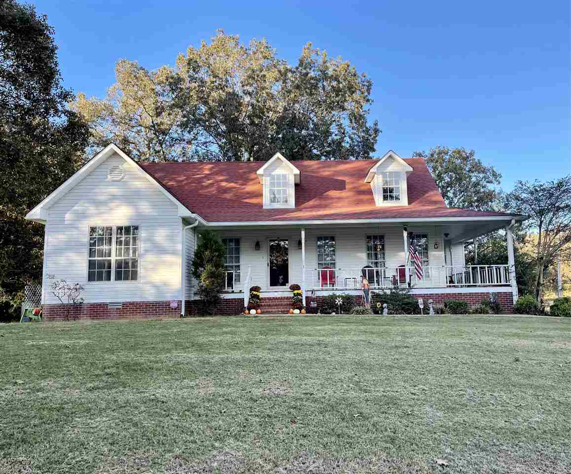 315 Rich Road Savannah, TN 38372 - Photo 1 of 20 a front view of house with yard and green space