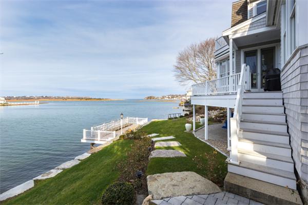 14 Samuel Riggs Circle Gloucester, MA 01930 - Photo 5 of 30