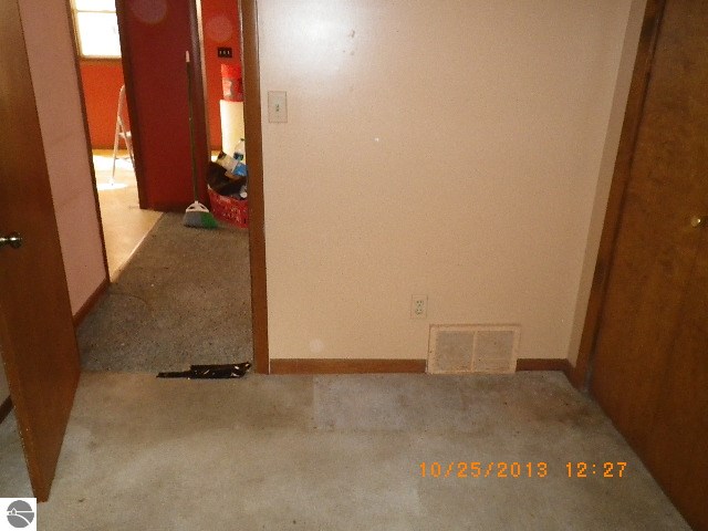 176 Clinton Street Crystal, MI 48818 - Photo 17 of 26 1778113-16.JPG